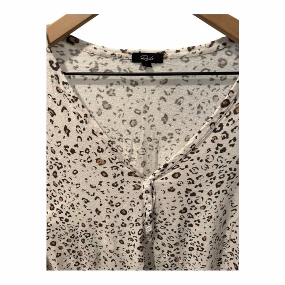 Rails Leopard Print Linen Blend Henley Button Front Long Sleeve Top – Size L - Picture 3 of 9